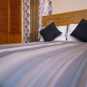 Connie's Comfort Aparthotel